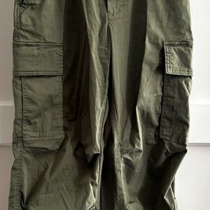 women’s Utility Cargo pants in Olive Green